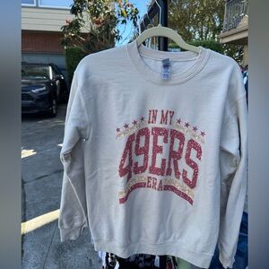 49ers Glitter Graphic Crewneck Sweatshirt - Cream & Red